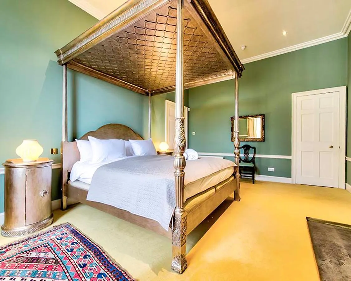 Holiday home Beautiful City Centre Georgian 4 Bed Townhouse With Private Garden Edinburgh United Kingdom