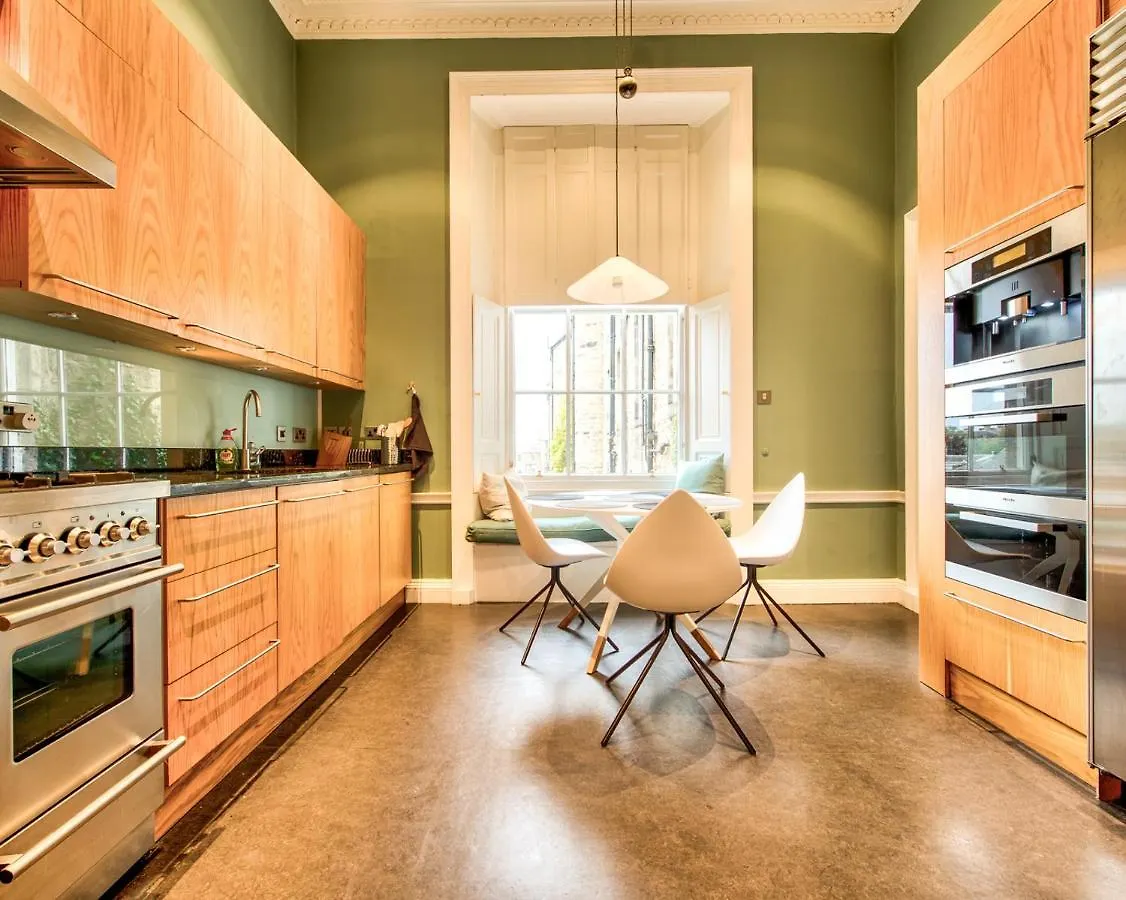 Beautiful City Centre Georgian 4 Bed Townhouse With Private Garden Edinburgh 0*,