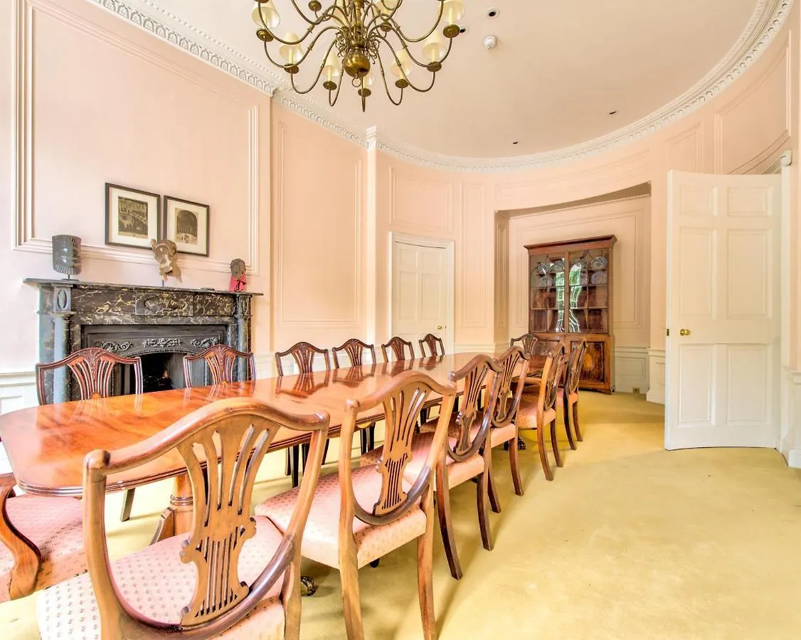 Beautiful City Centre Georgian 4 Bed Townhouse With Private Garden Edinburgh Holiday home