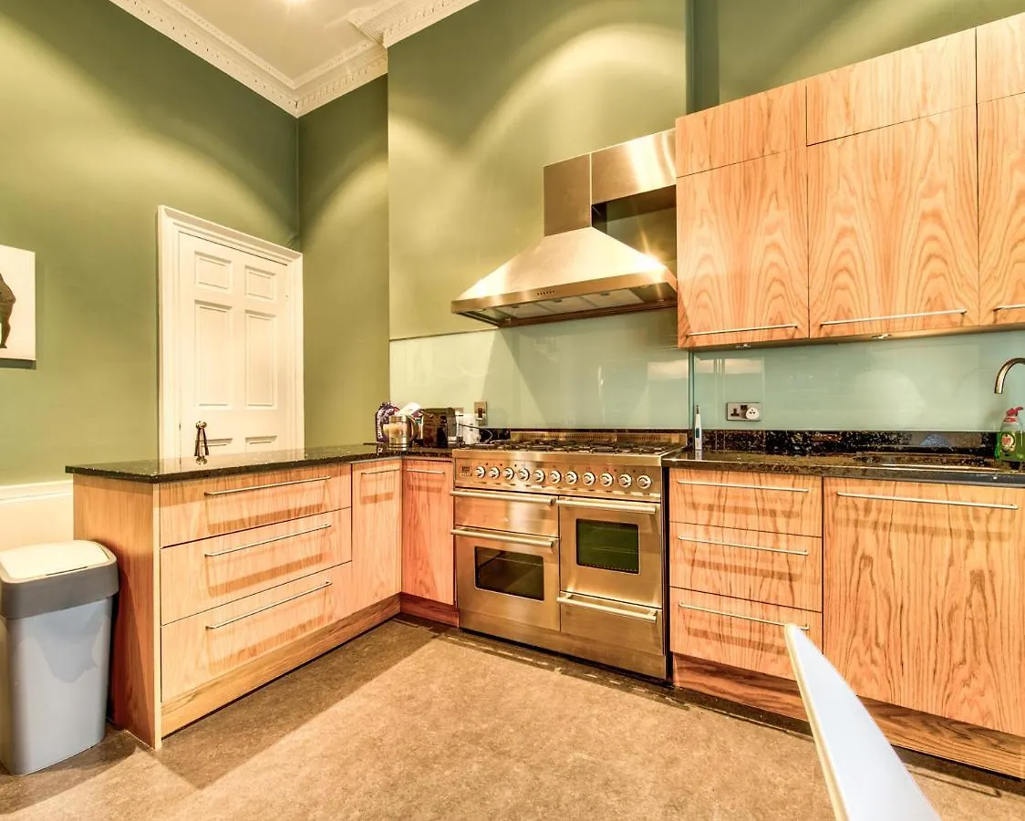 Beautiful City Centre Georgian 4 Bed Townhouse With Private Garden Edinburgh