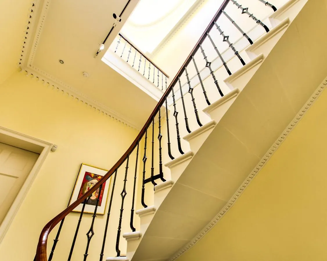 Beautiful City Centre Georgian 4 Bed Townhouse With Private Garden Edinburgh 0*,  United Kingdom