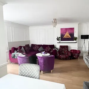 Holiday home Centre House - 5 Bedrooms - Sleeps 9 - Parking, Edinburgh