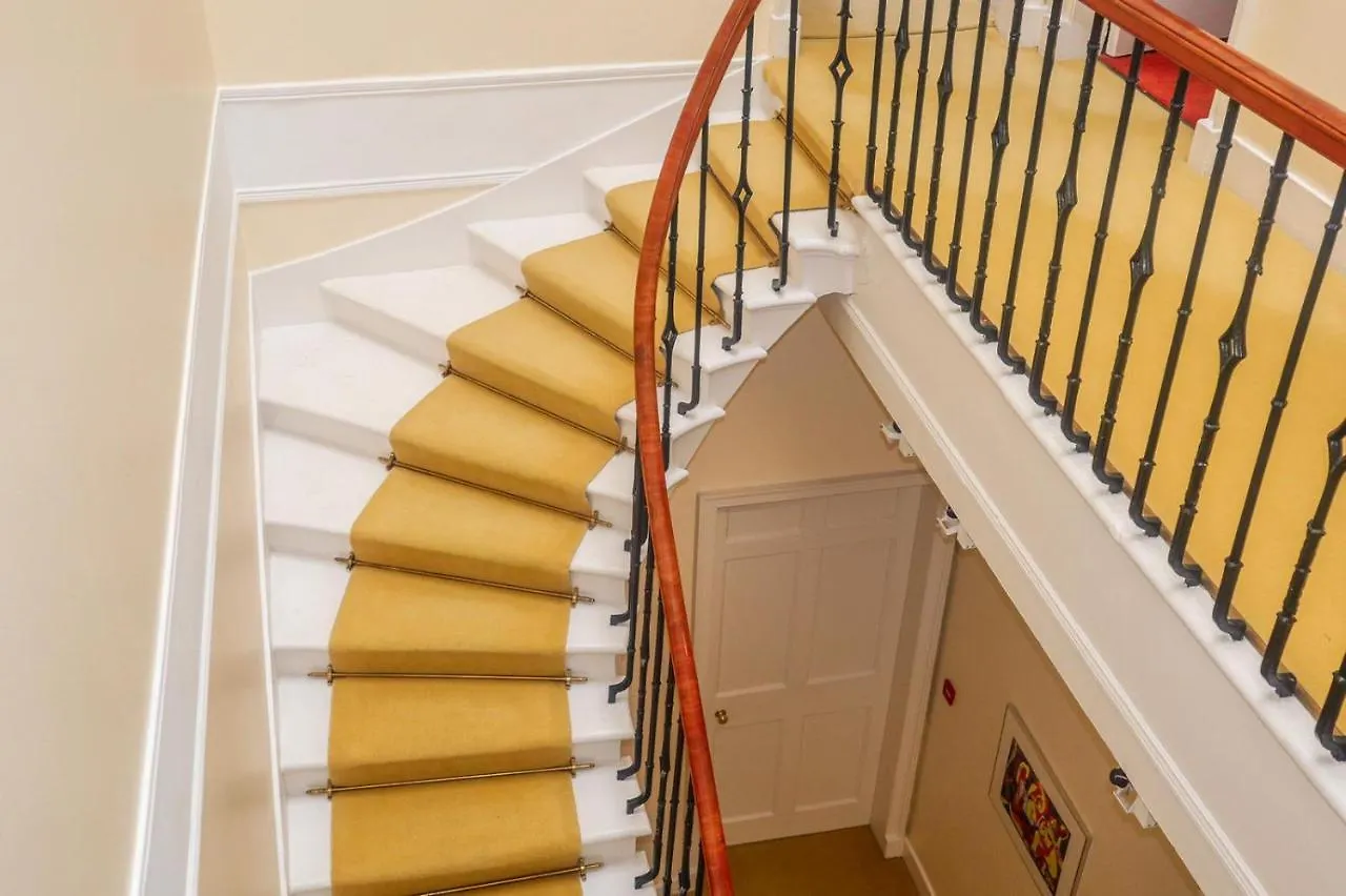 Beautiful City Centre Georgian 4 Bed Townhouse With Private Garden Edinburgh