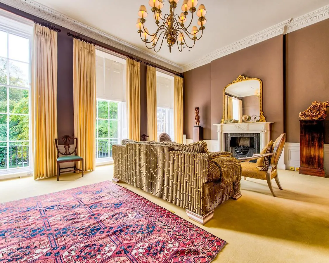 Holiday home Beautiful City Centre Georgian 4 Bed Townhouse With Private Garden Edinburgh United Kingdom