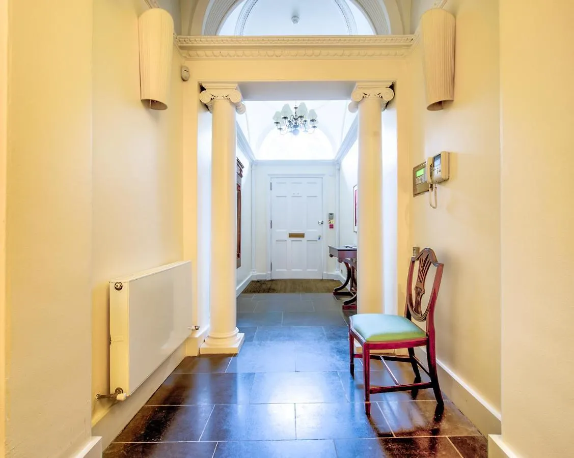 Beautiful City Centre Georgian 4 Bed Townhouse With Private Garden Edinburgh 0*,