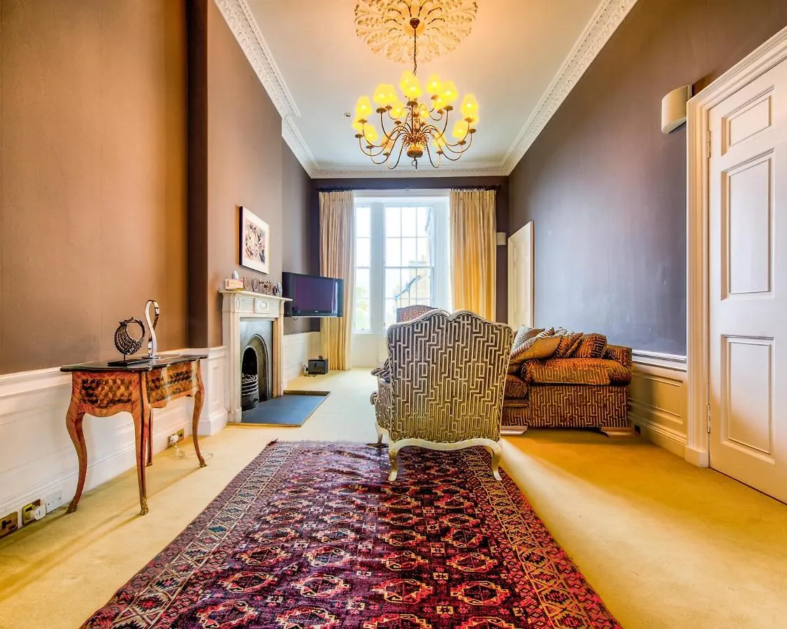 Beautiful City Centre Georgian 4 Bed Townhouse With Private Garden Edinburgh Holiday home
