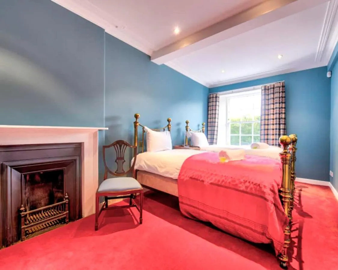 Holiday home Beautiful City Centre Georgian 4 Bed Townhouse With Private Garden Edinburgh United Kingdom