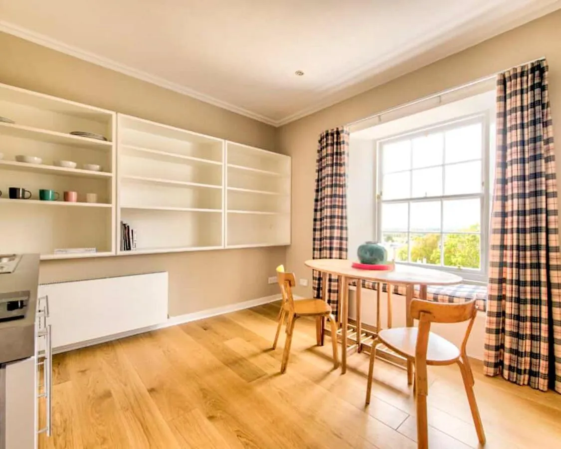 Holiday home Beautiful City Centre Georgian 4 Bed Townhouse With Private Garden Edinburgh
