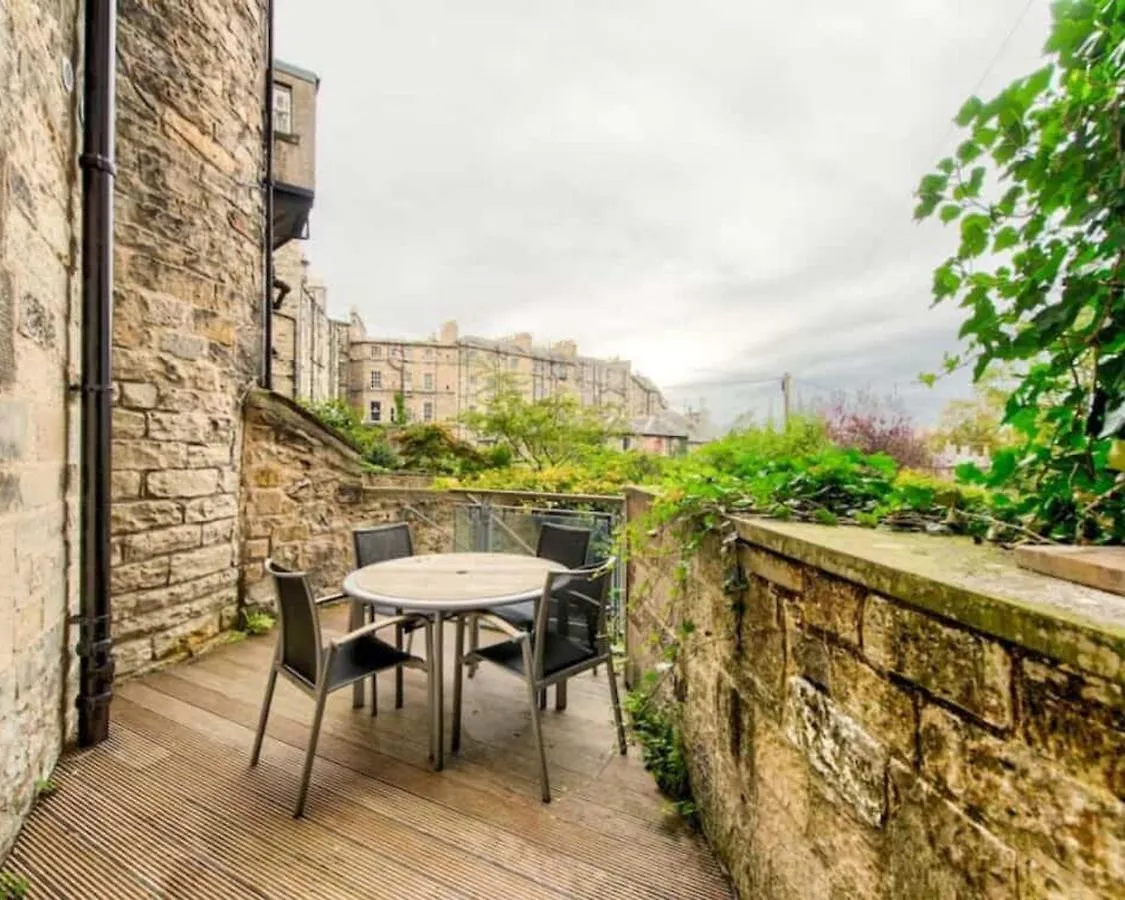 Beautiful City Centre Georgian 4 Bed Townhouse With Private Garden Edinburgh 0*,